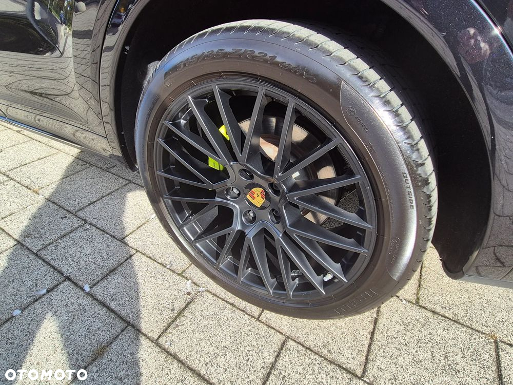 Porsche Cayenne Coupe E-Hybrid - 15