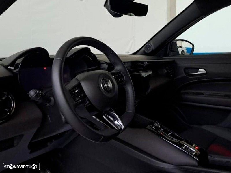 Alfa Romeo Junior 1.2 Speciale eDCT6 - 8