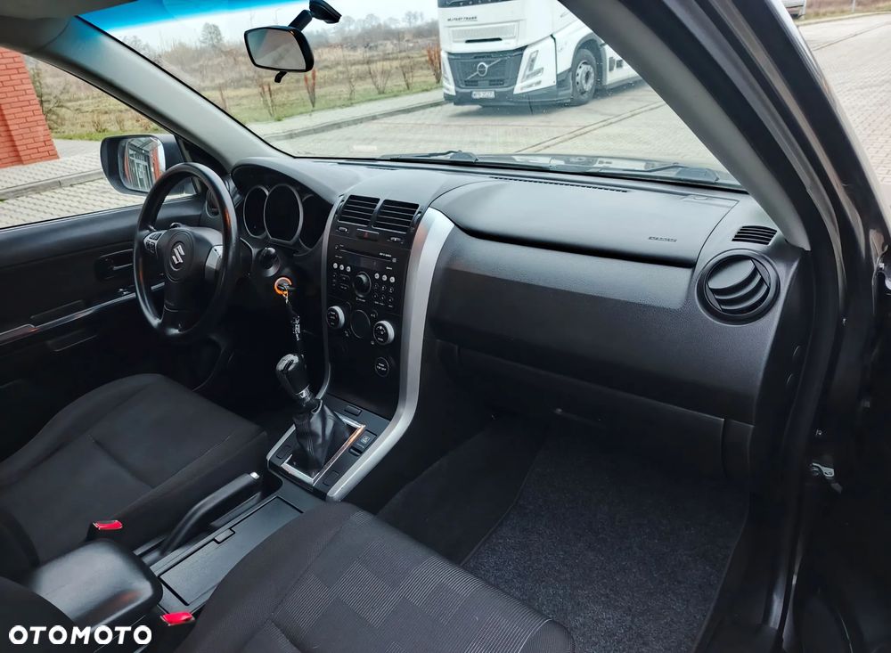 Suzuki Grand Vitara 1.6 Comfort - 17