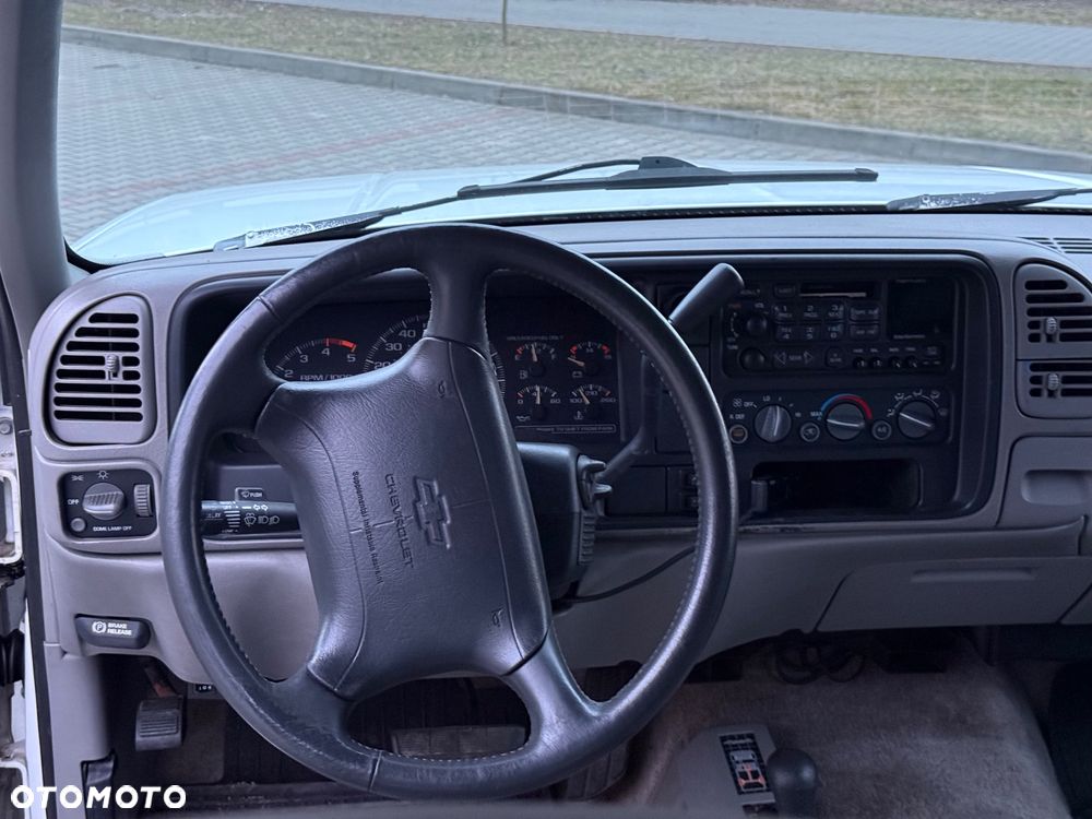 Chevrolet Suburban - 34