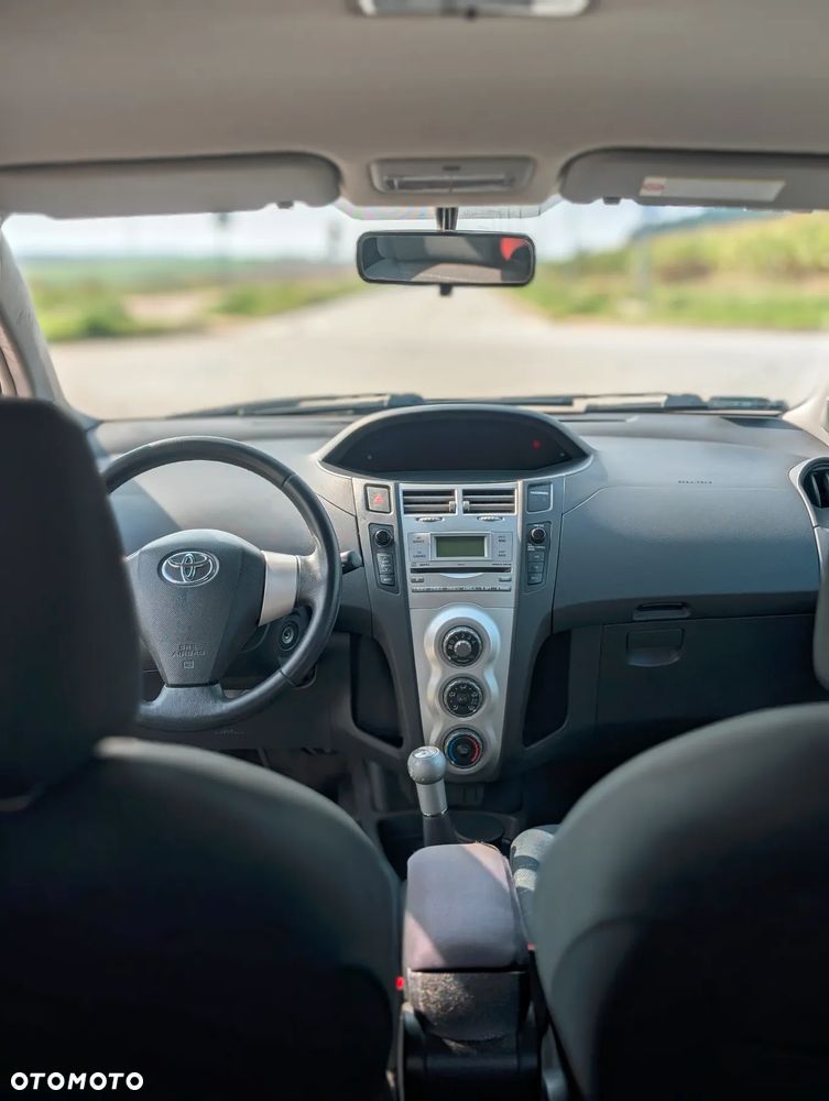 Toyota Yaris - 8