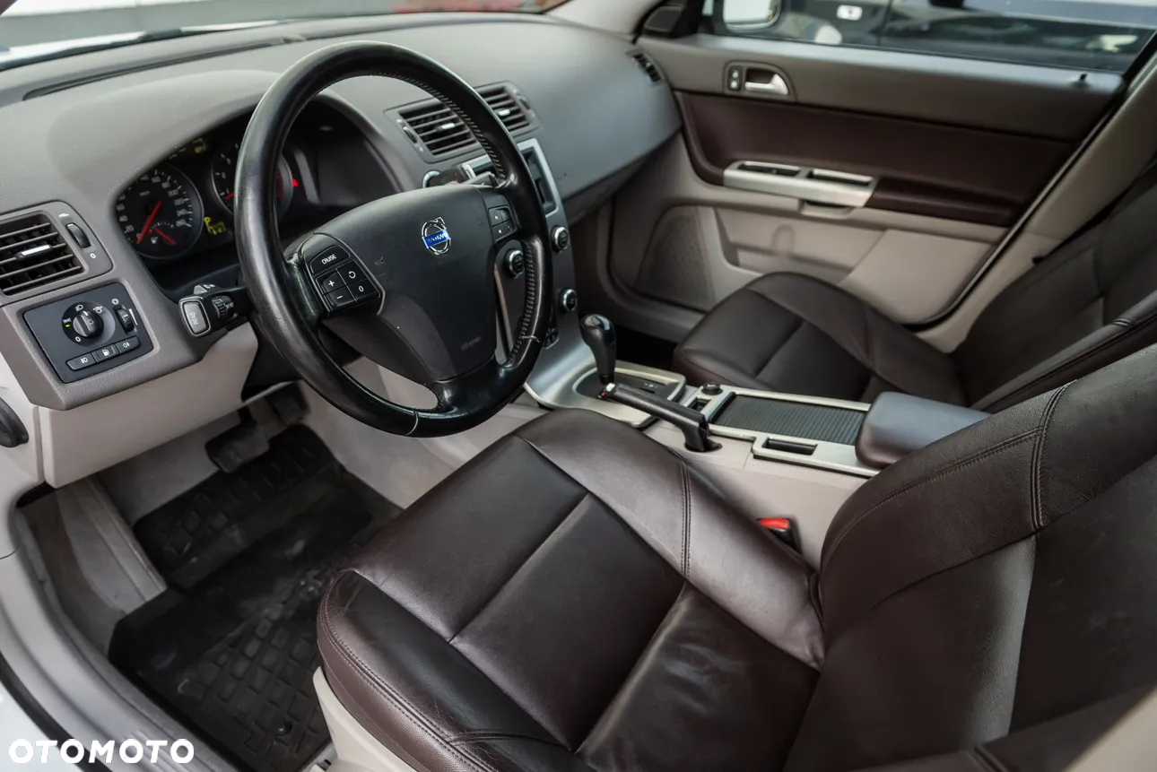 Volvo V50 2.4i Momentum - 16