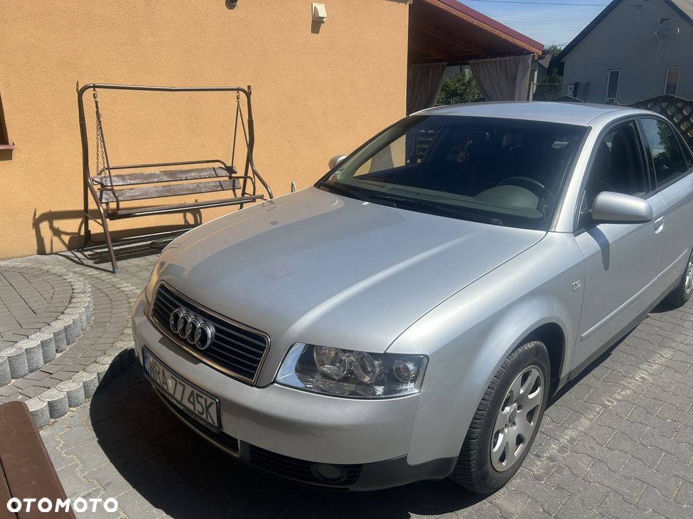 Audi A4 Limousine - 1