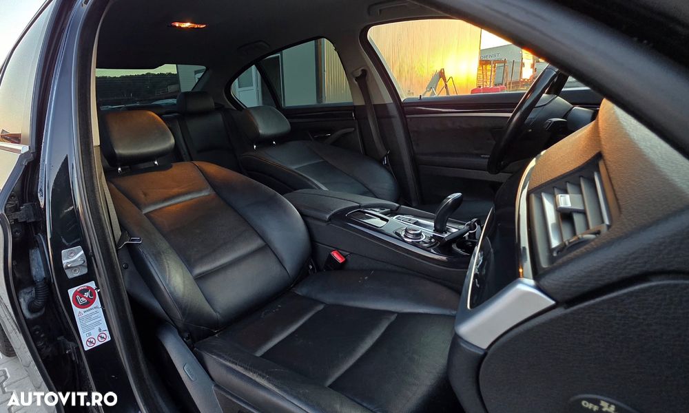 BMW Seria 5 520d - 33