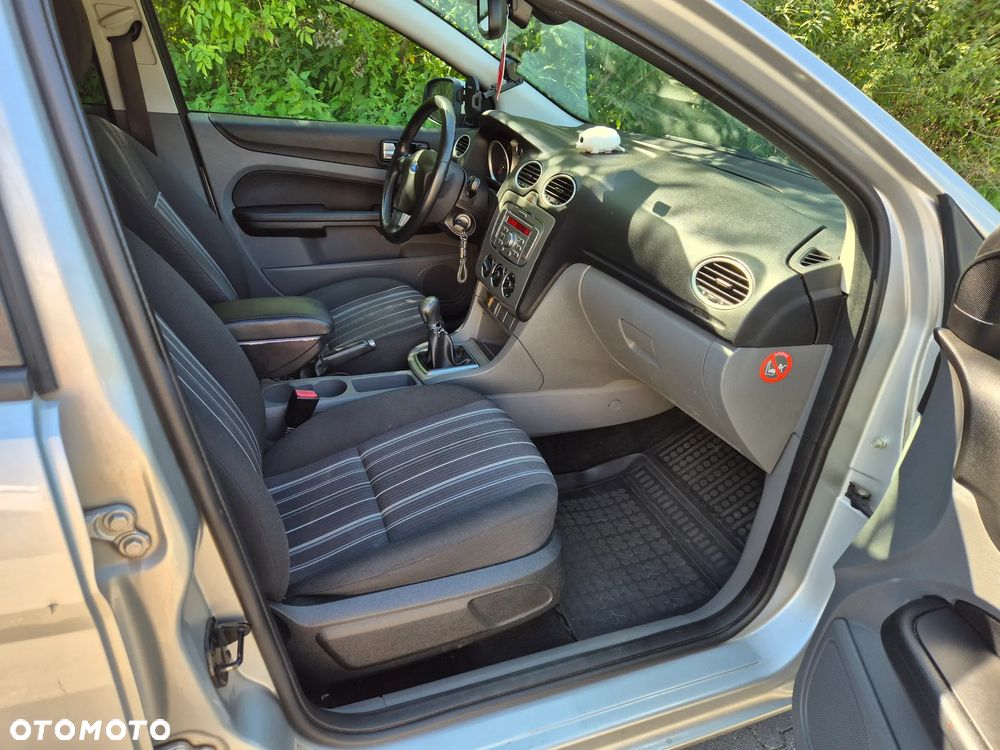 Ford Focus 1.6 Ambiente - 11