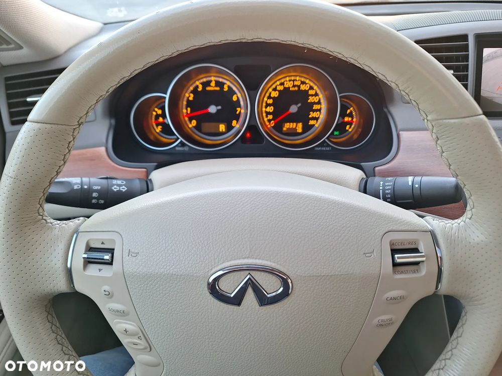 Infiniti M - 29