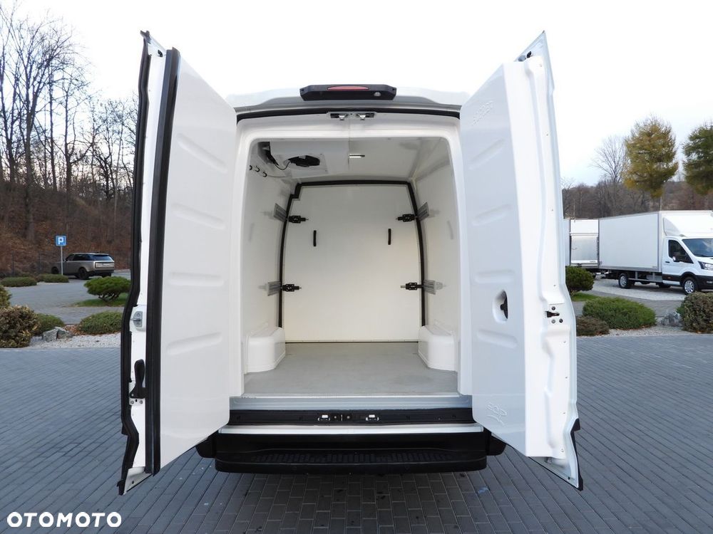 Iveco DAILY 35S14 FURGON CHŁODNIA  0*C ZASILANIE 230V NAWIGACJA AUTOMAT  KLIMATYZACJA  140KM - 25