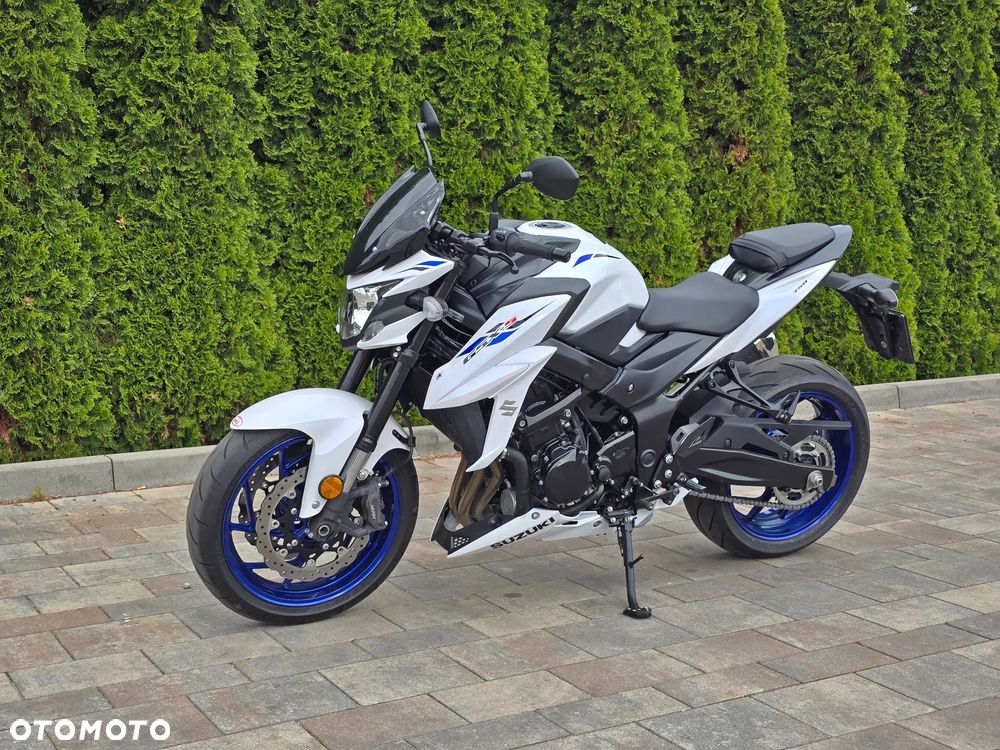 Suzuki GSX - 6