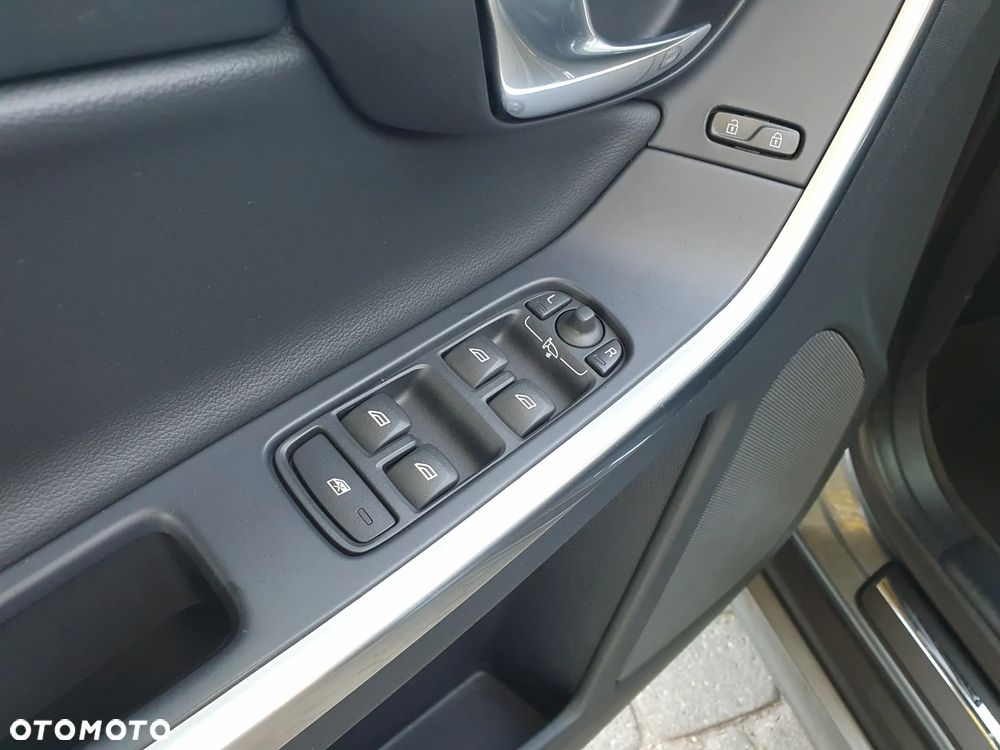 Volvo XC 60 D3 Geartronic Momentum - 14