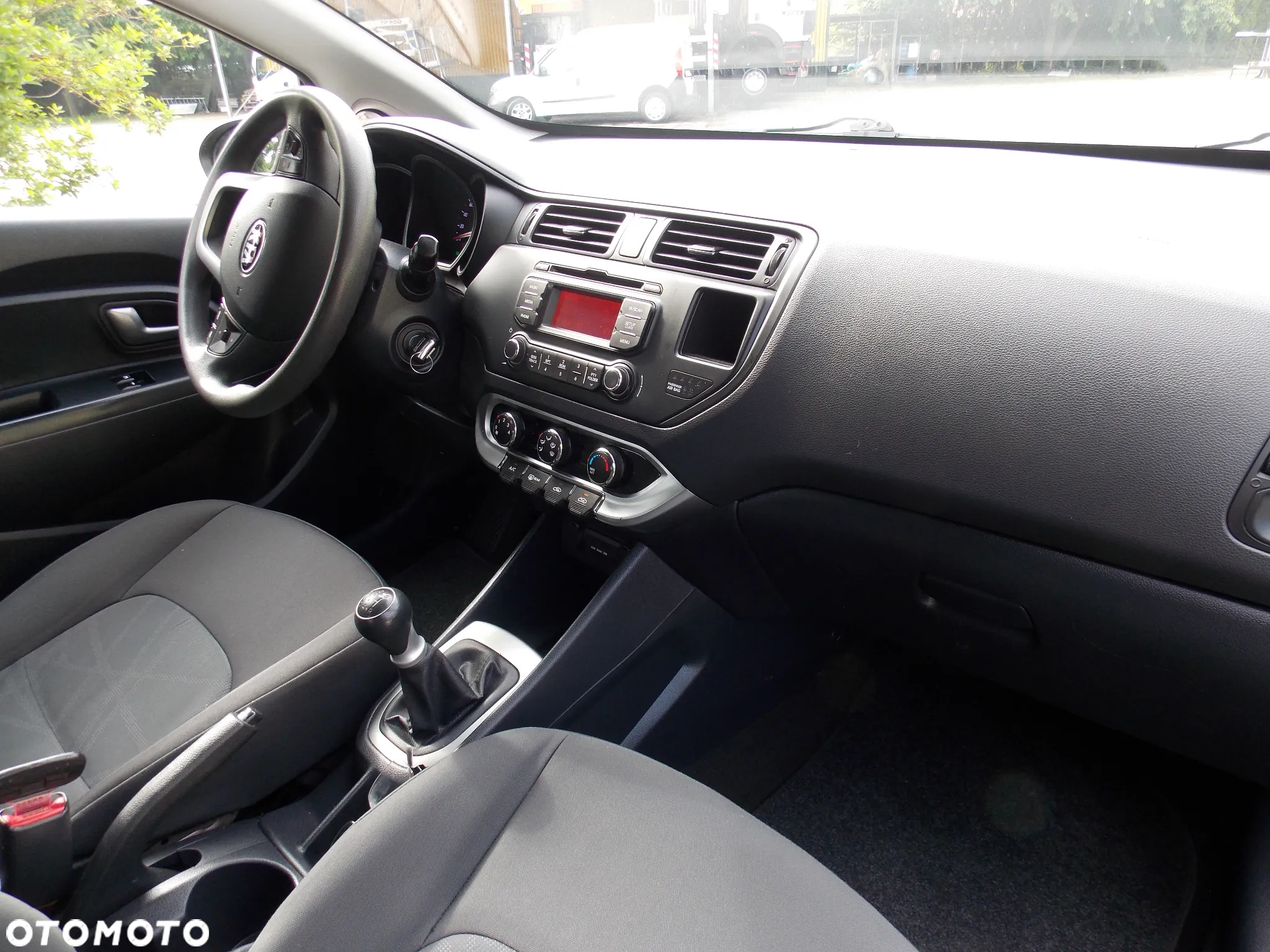 Kia Rio 1.2 Business Line - 14