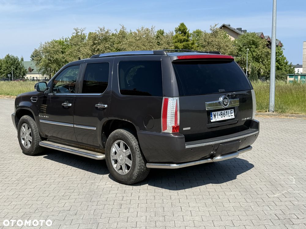 Cadillac Escalade - 4