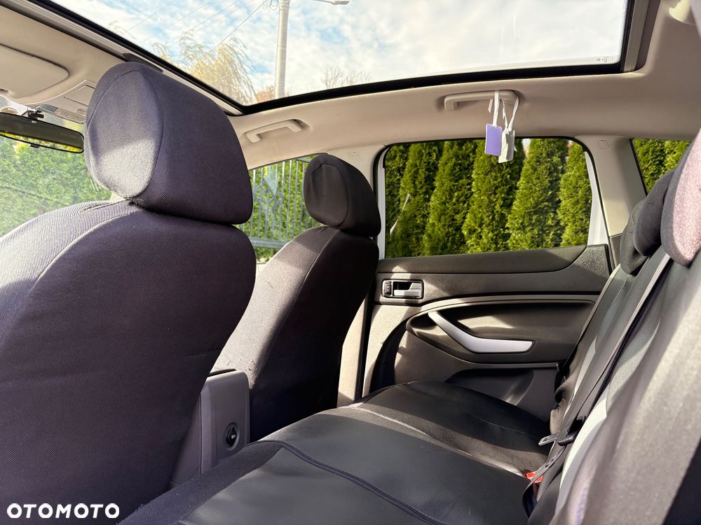 Ford Kuga 2.0 TDCi 2x4 Titanium - 18