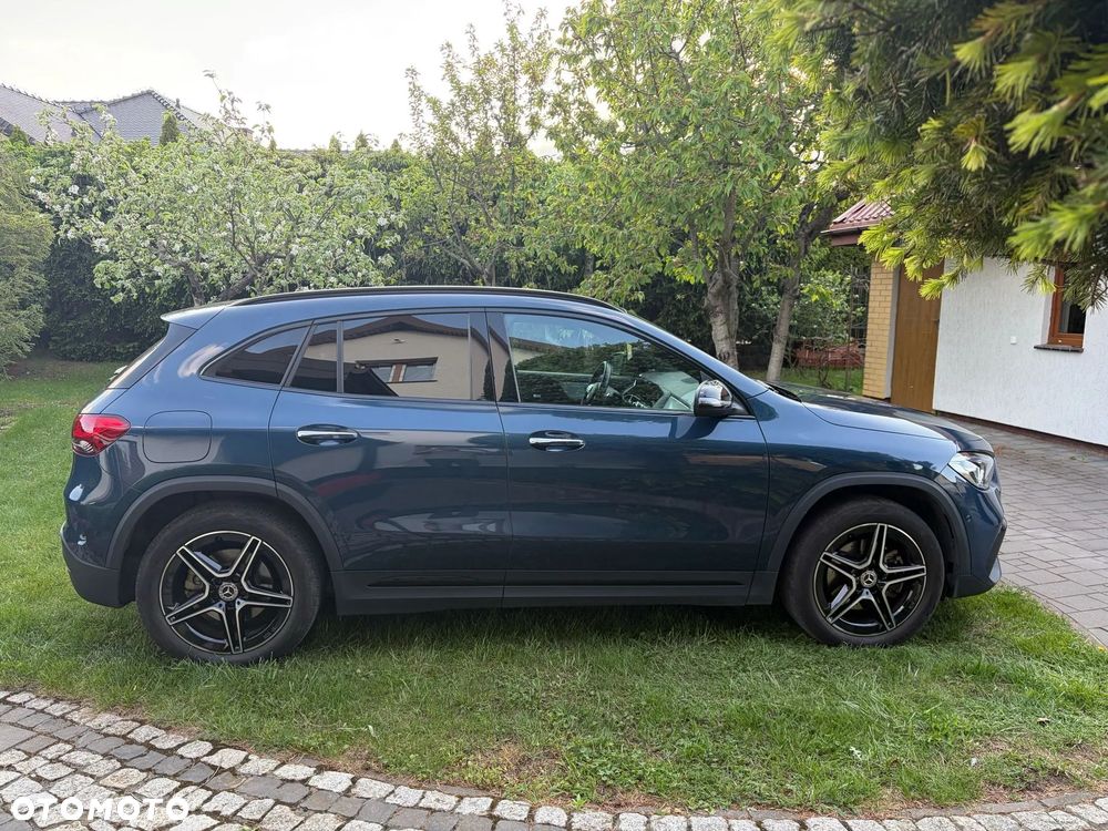 Mercedes-Benz GLA - 4