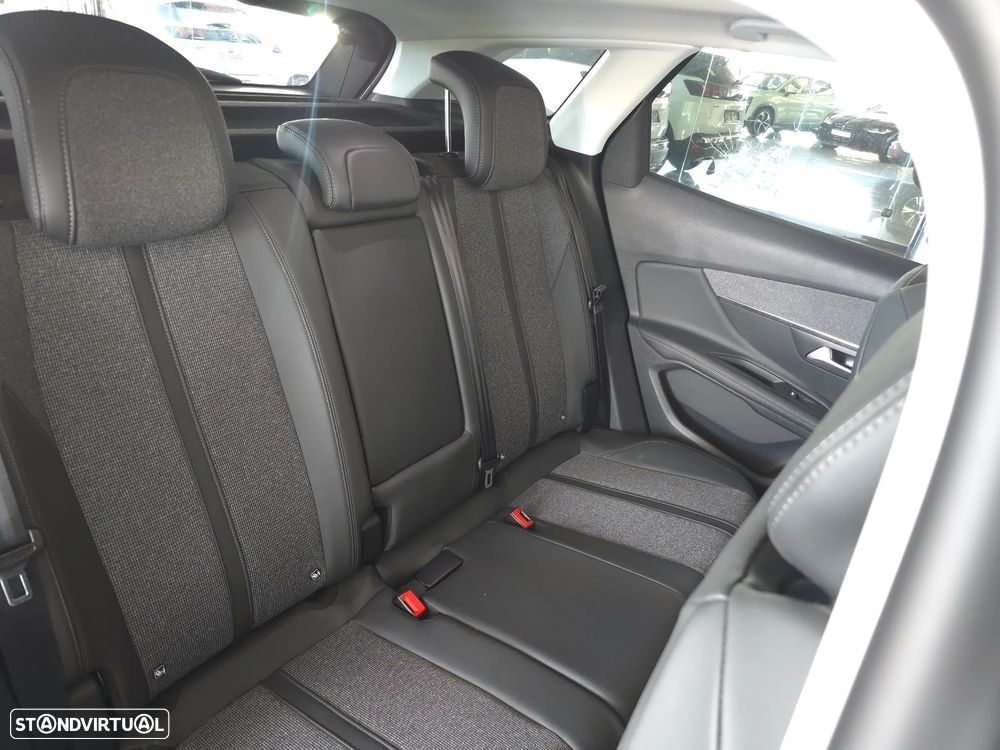Peugeot 3008 1.5 BlueHDi Allure EAT8 — fotografia 17