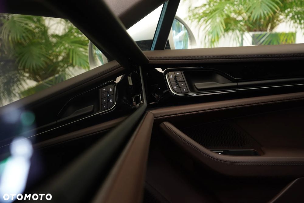 Porsche Panamera - 21
