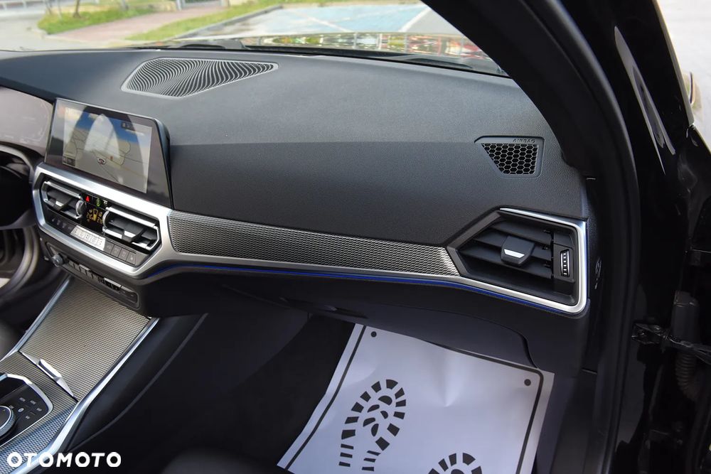 BMW Seria 3 320d xDrive Edition M Sport Shadow - 32