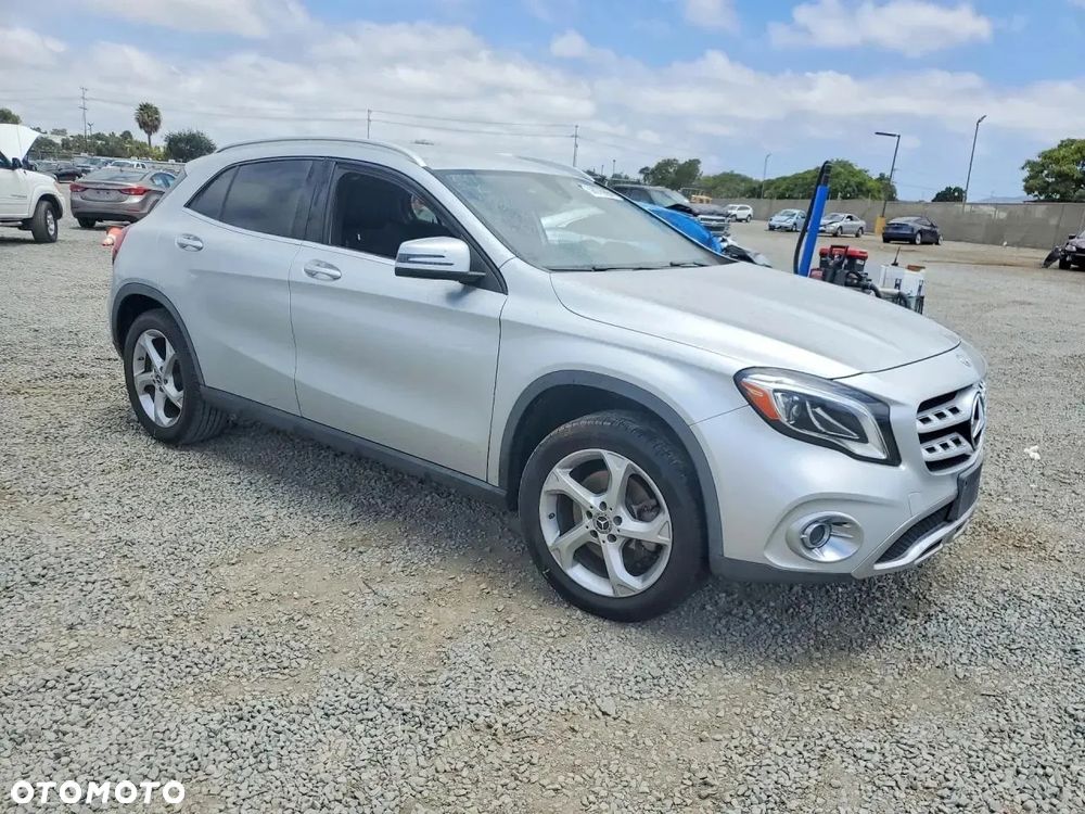 Mercedes-Benz GLA - 7