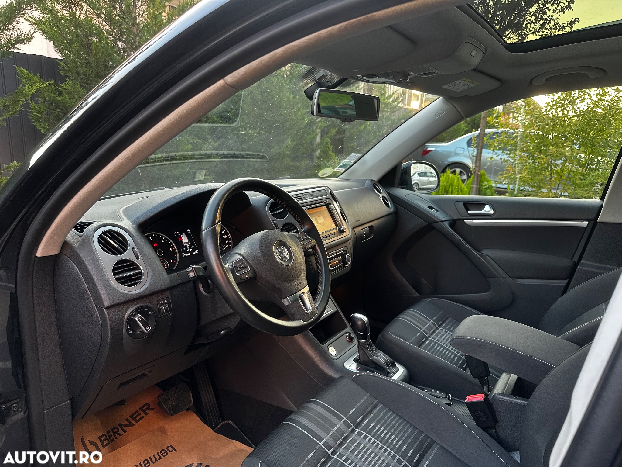 Volkswagen Tiguan - 9