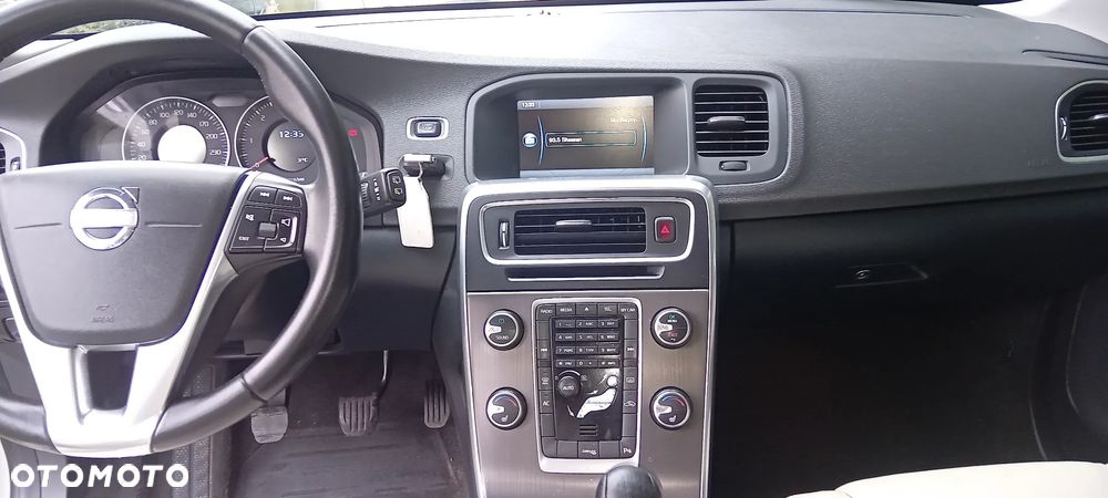 Volvo V60 DRIVe Momentum - 8