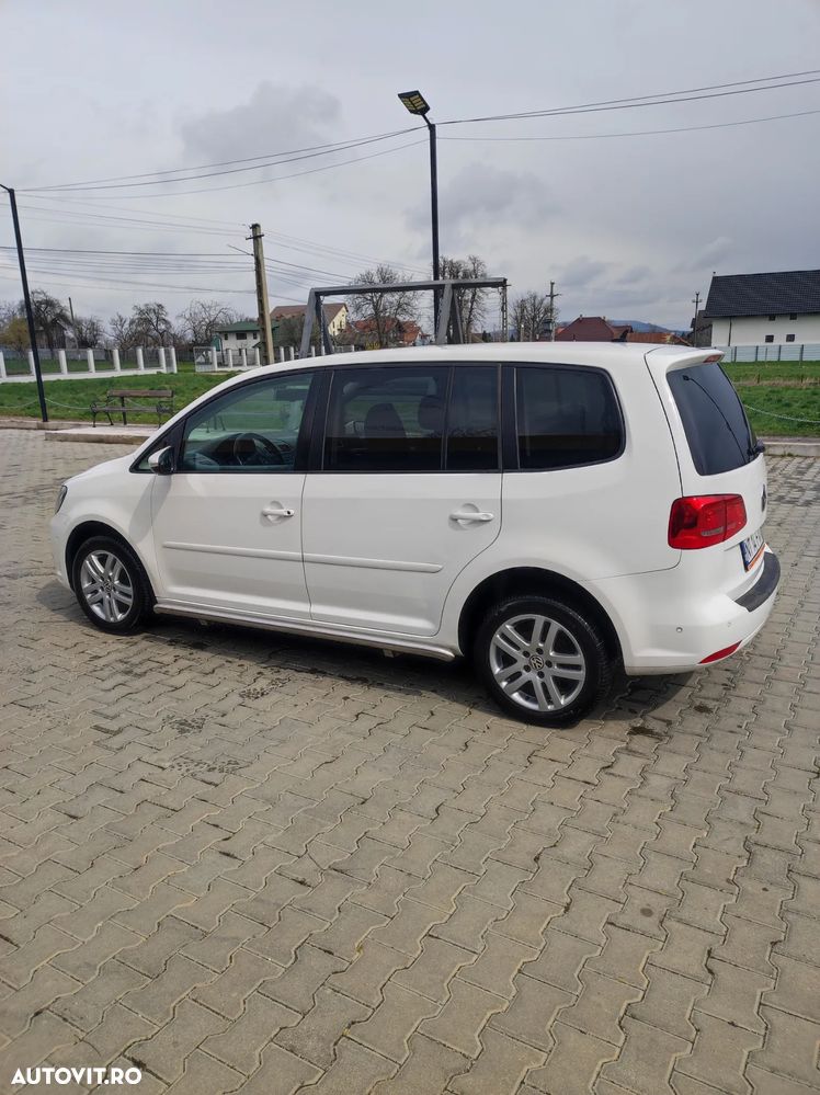 Volkswagen Touran 2.0 TDI DPF BlueMotion Technology DSG Highline - 12
