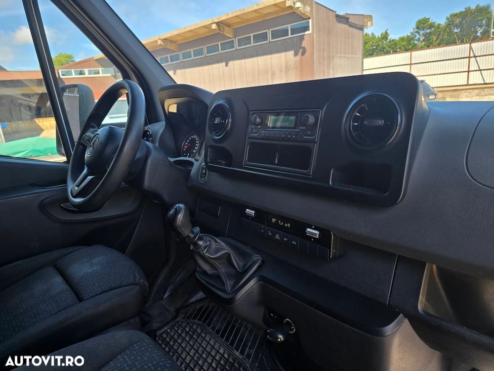 Mercedes-Benz Sprinter - 20