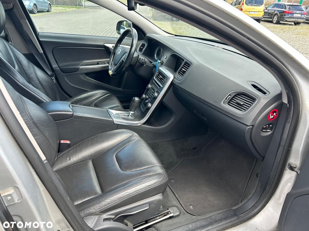 Volvo S60 D5 AWD Geartronic Summum - 17
