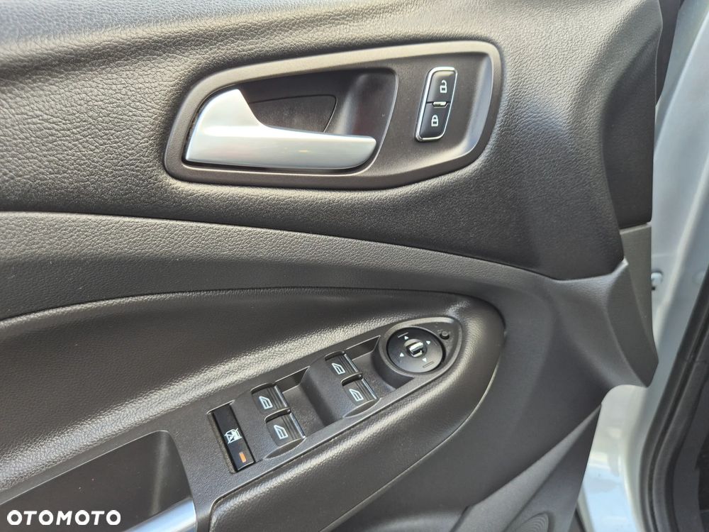Ford Kuga 2.0 TDCi 4x4 Titanium - 34