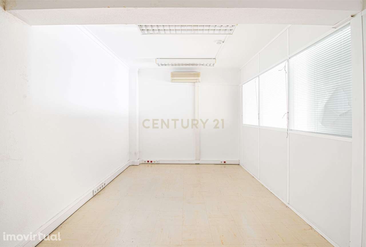 Espaço Comercial de 360m² em Odivelas | Ideal para Clínica, Escritório - Grande imagem: 3/31