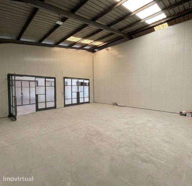 Arrecadação / Arrumos 15m2 - Grande imagem: 4/13