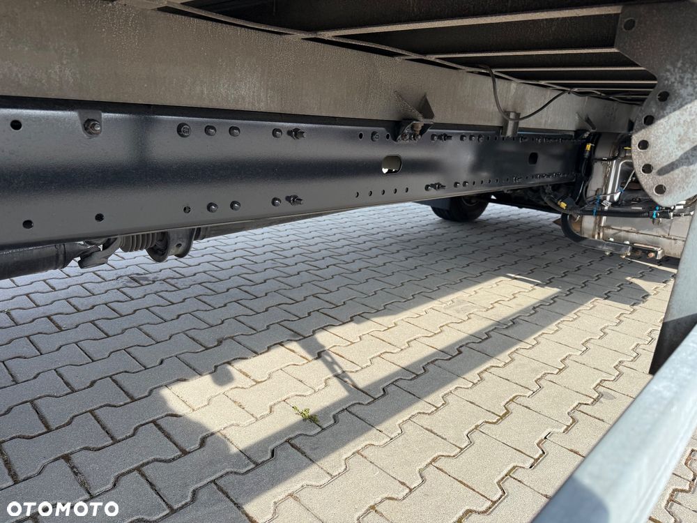 MAN TGL 12.220 / KONTENER + WINDA / 117 000 KM / ROLETA / TYŁ PODUSZKA / Z FRANCJI / STAN BDB / / / - 21