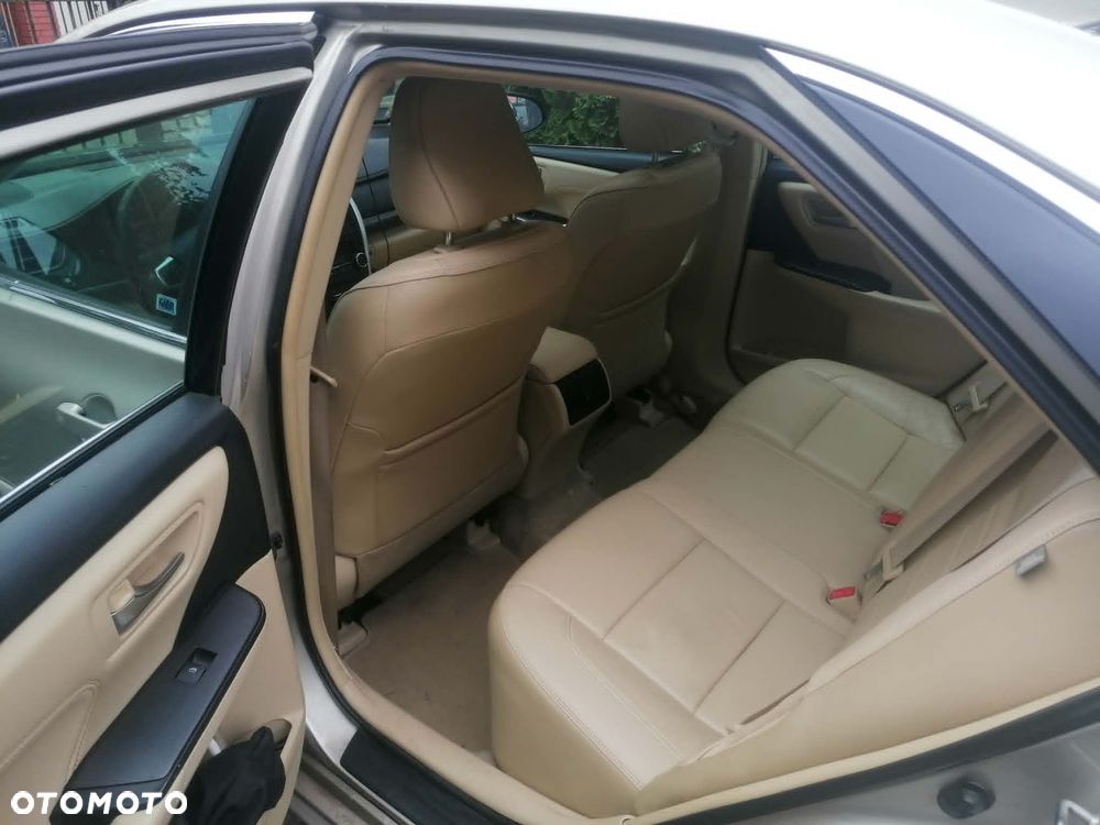 Toyota Camry 2.5 Hybrid LE - 5