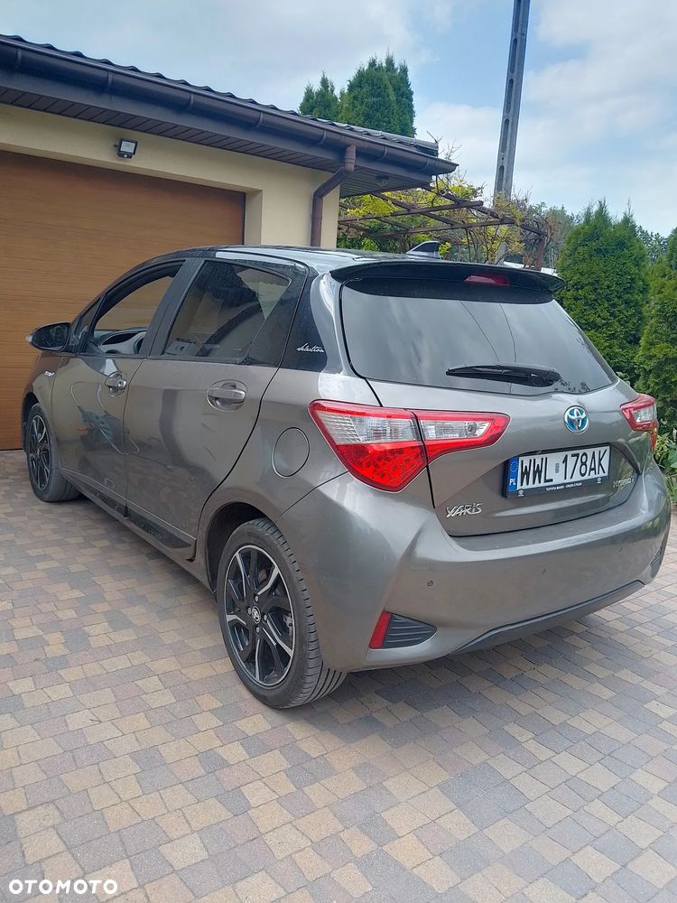 Toyota Yaris Hybrid 100 Selection Platinum - 5