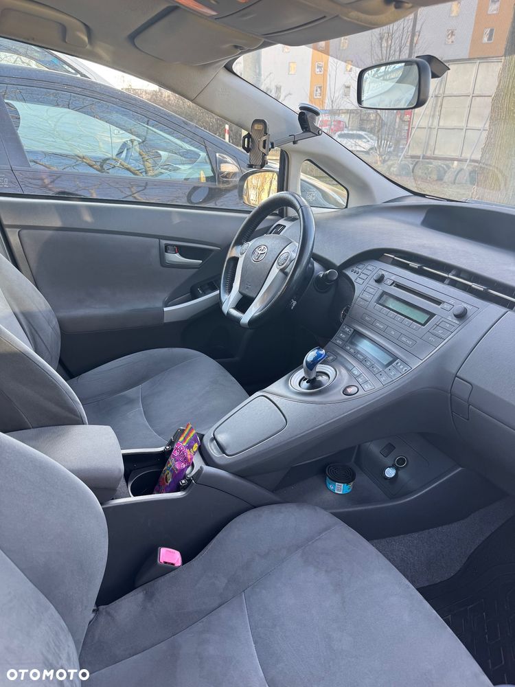 Toyota Prius (Hybrid) - 7
