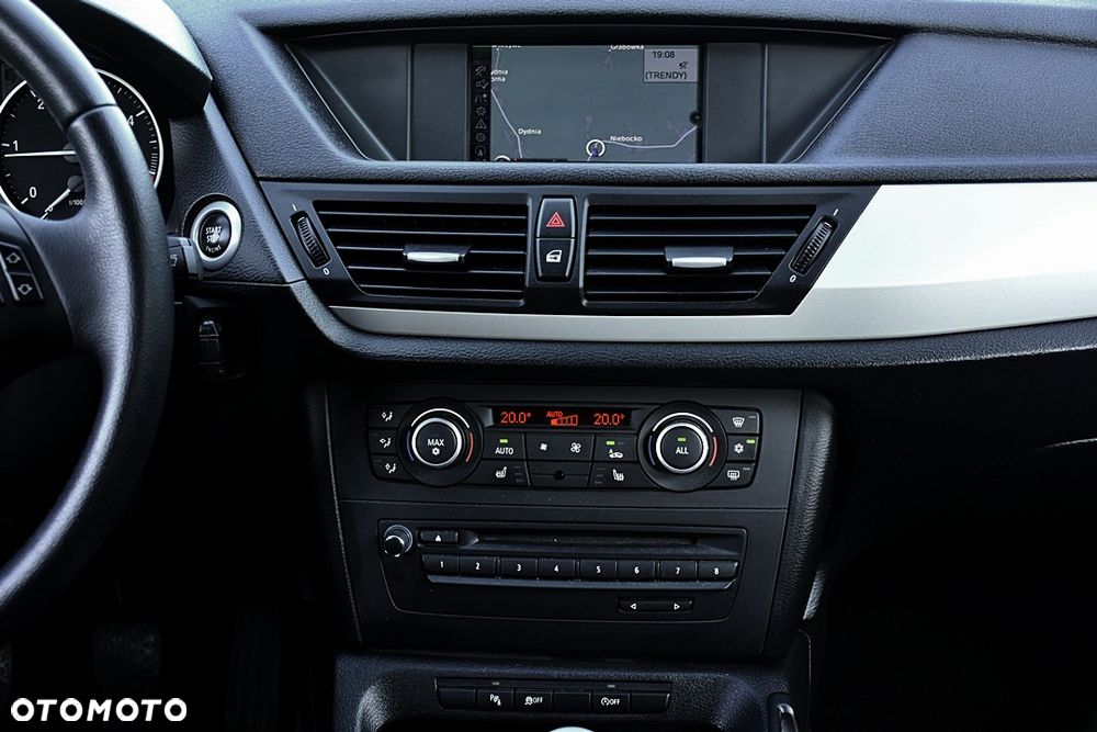 BMW X1 sDrive18d xLine - 24