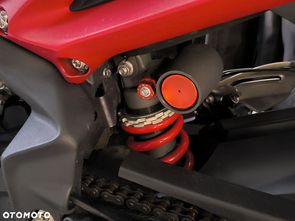 Triumph Street Triple - 37