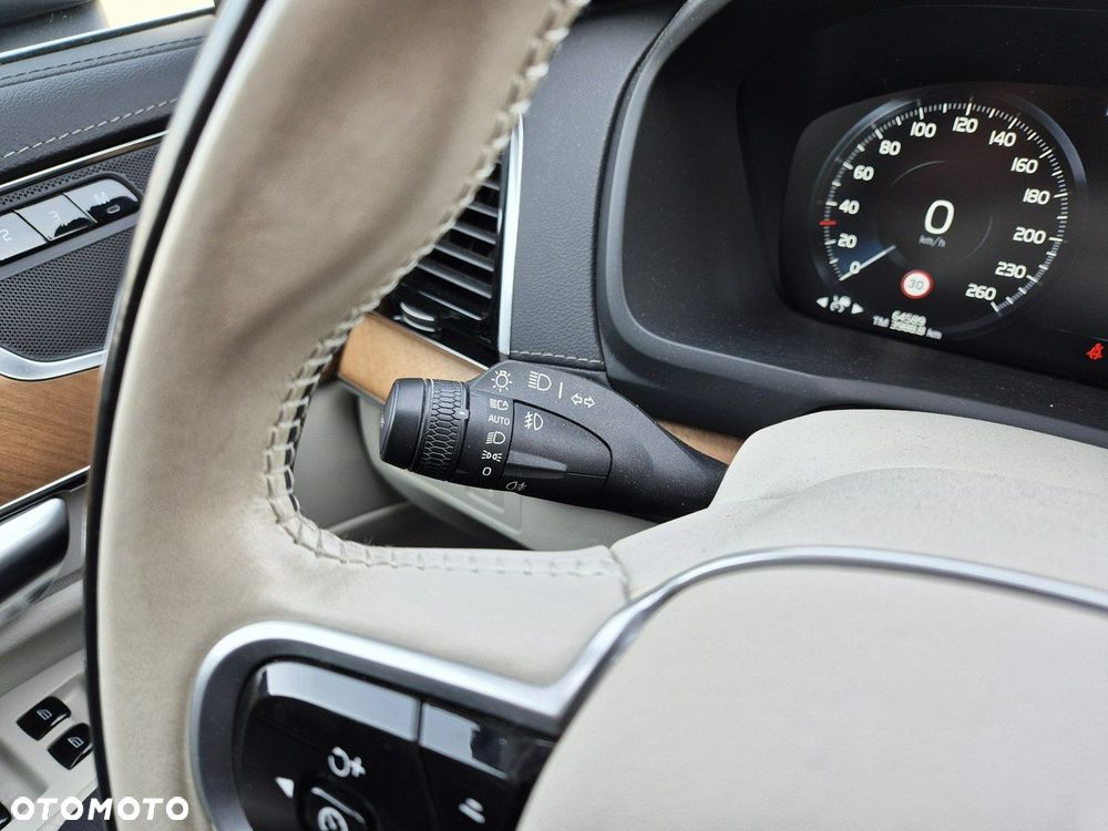 Volvo XC 90 - 31