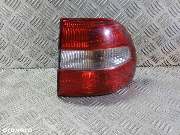 LAMPA PRAWA TYLNA VOLVO V40