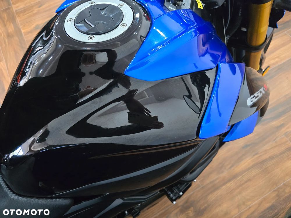 Suzuki GSX - 10