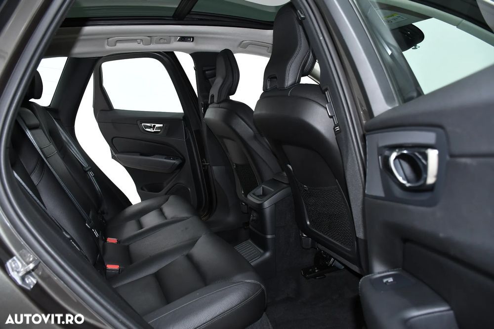 Volvo XC 60 Recharge T8 Twin Engine eAWD Inscription - 17