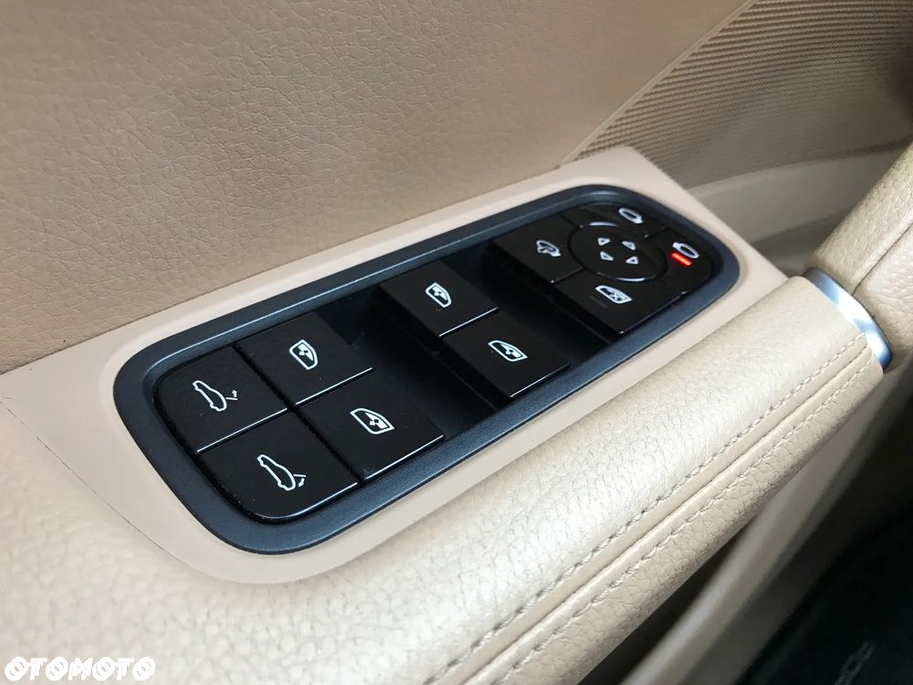 Porsche Cayenne Platinum Edition - 36