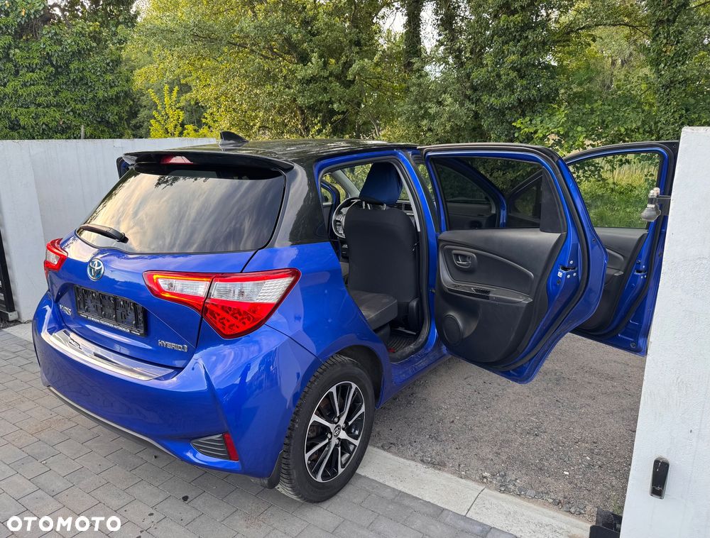 Toyota Yaris Hybrid 100 Selection Platinum - 14