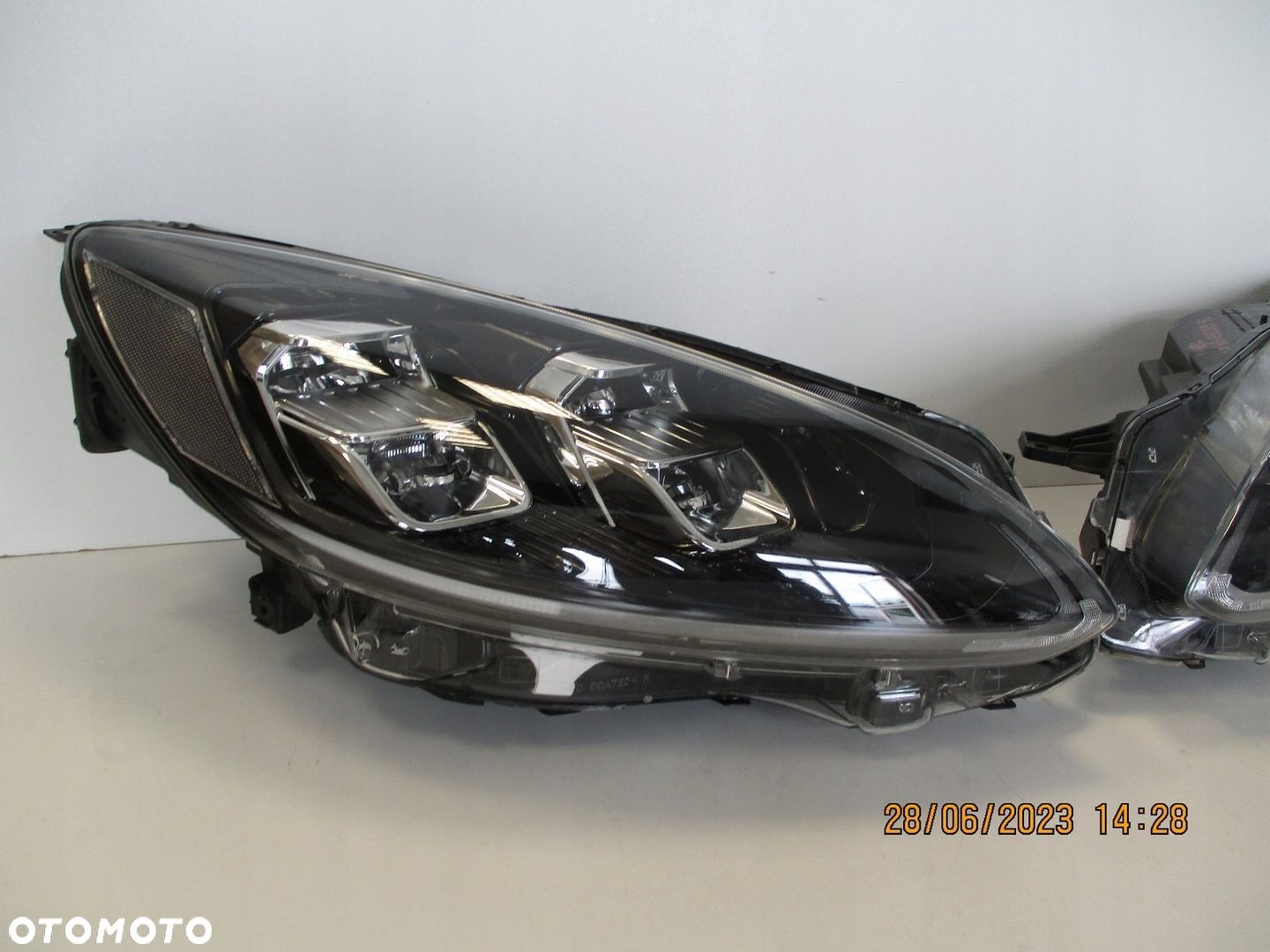 Lampa LED FORD KUGA MK3 LV4B-13E014-FC PRAWA - 1