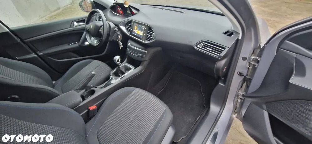 Peugeot 308 - 8