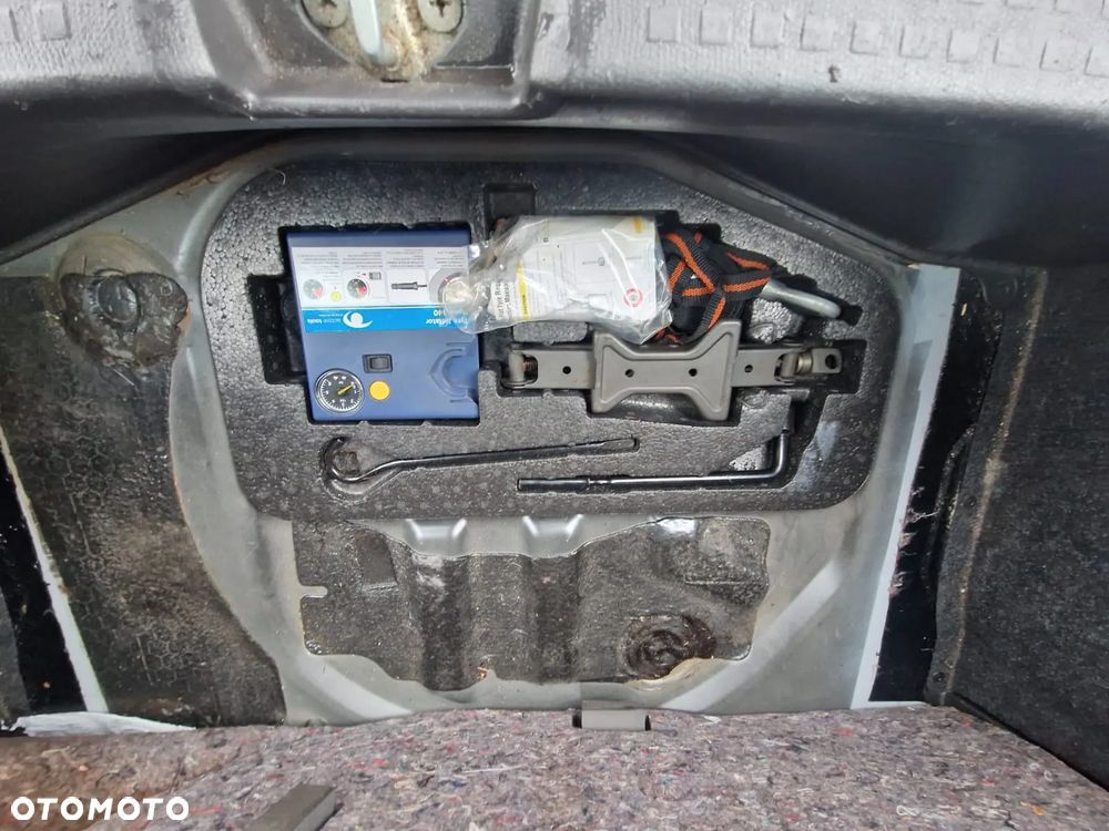 Suzuki Swift 1.6 Sport Rallye N' Style - 21