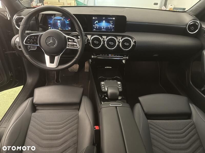 Mercedes-Benz Klasa A 180 7G-DCT - 22