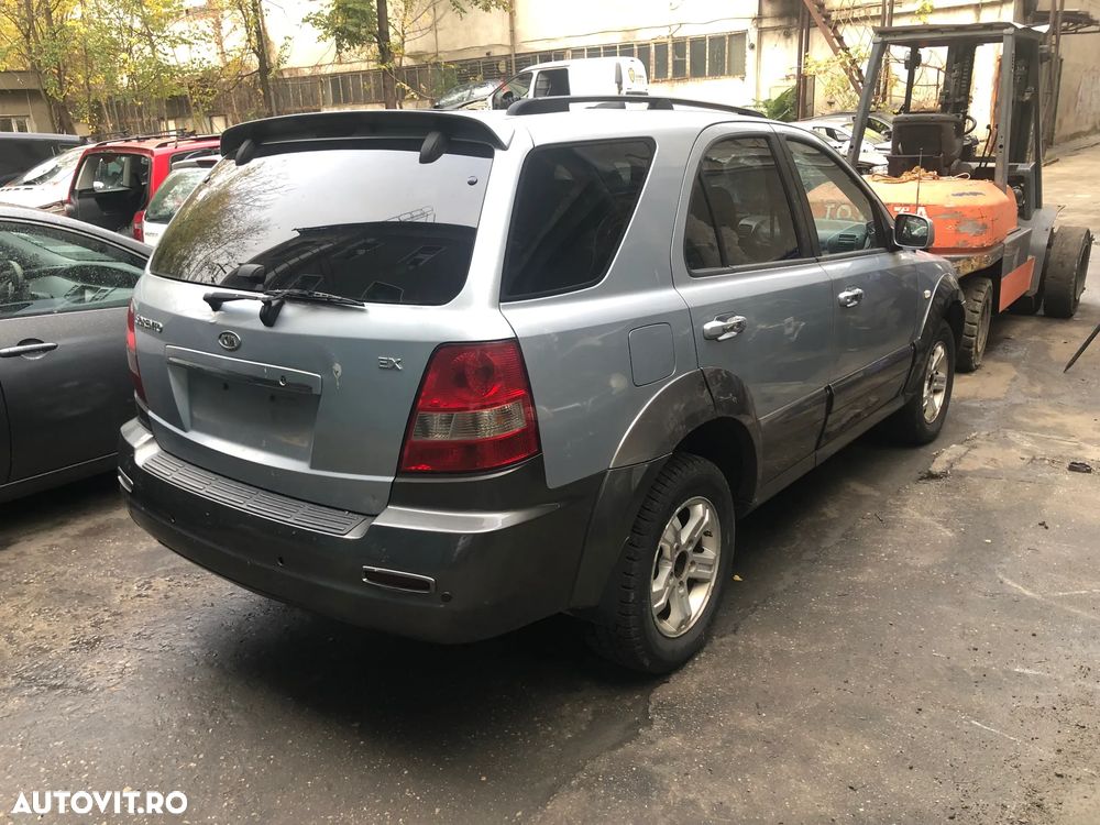 Dezmembrez Kia Sorento automat diesel 2005 - 4