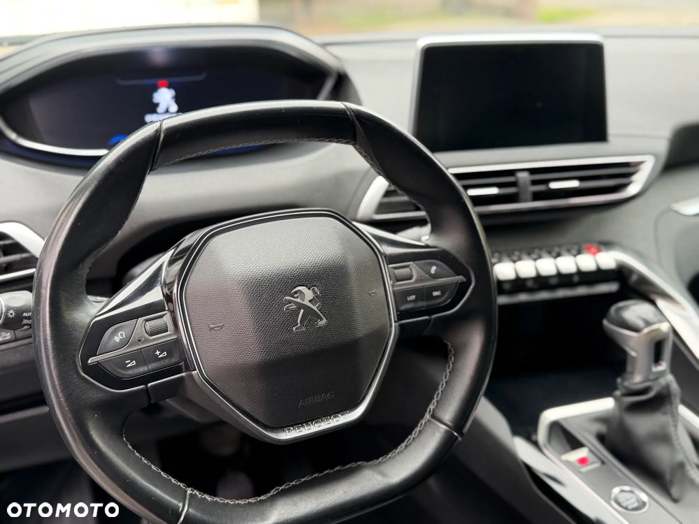 Peugeot 3008 1.2 PureTech Allure S&S - 28