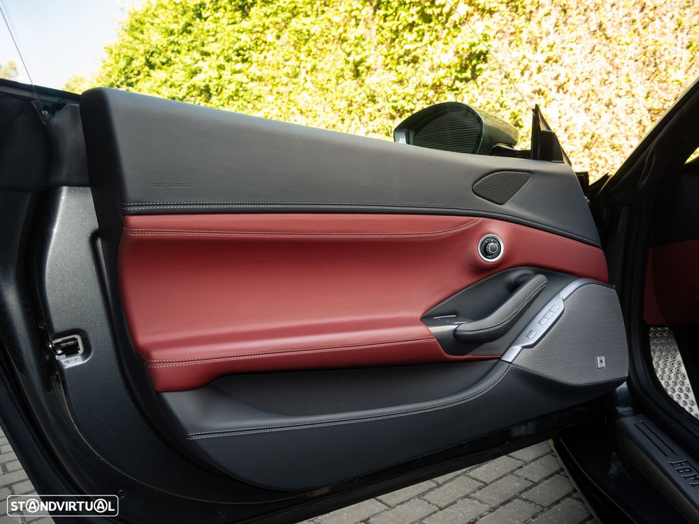 Ferrari Portofino 3.9 Twin-Turbo V8 - 30