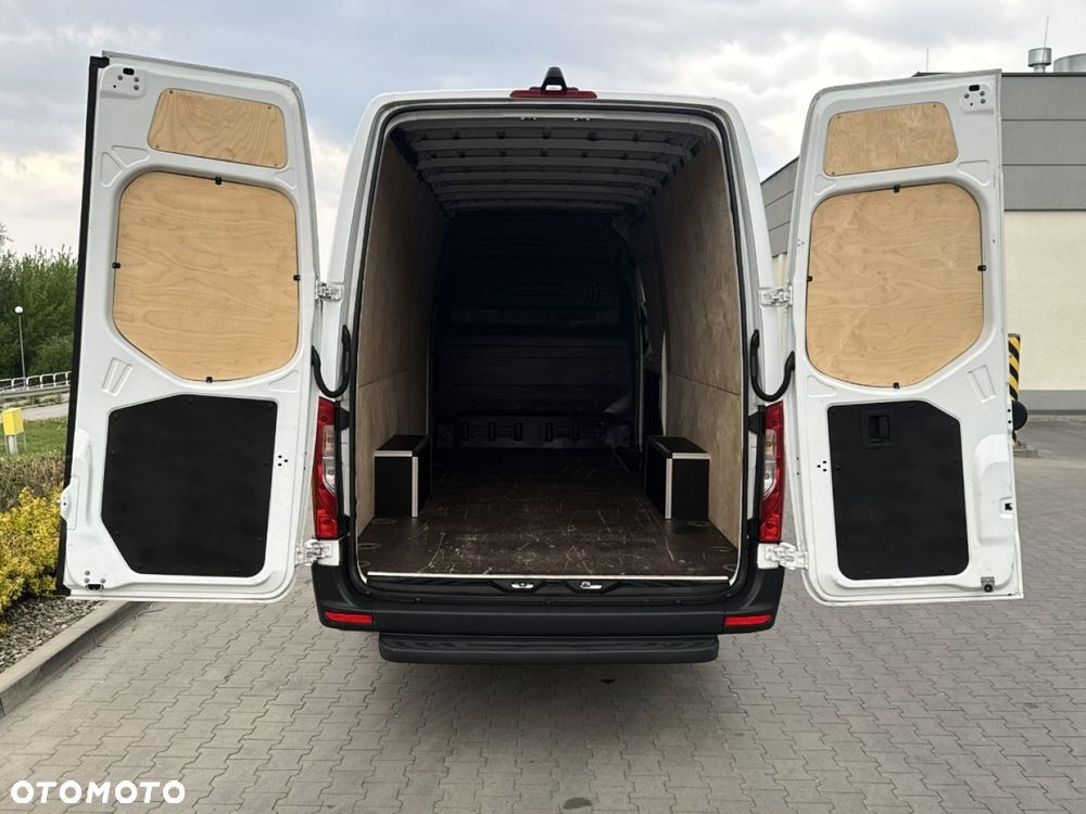 Mercedes-Benz Sprinter - 32