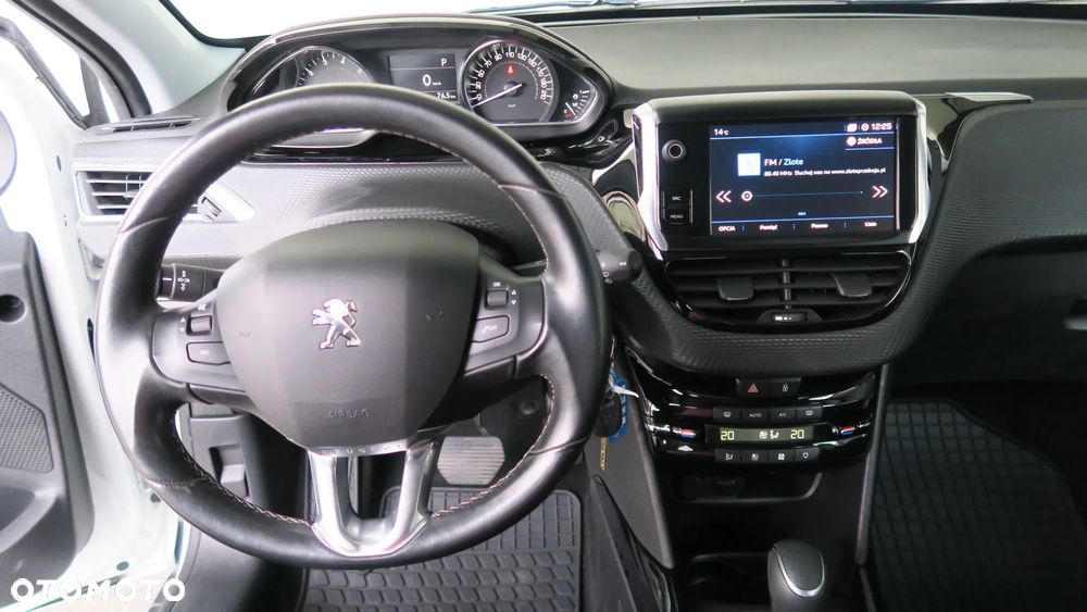 Peugeot 2008 1.2 Pure Tech Style S&S EAT6 - 22